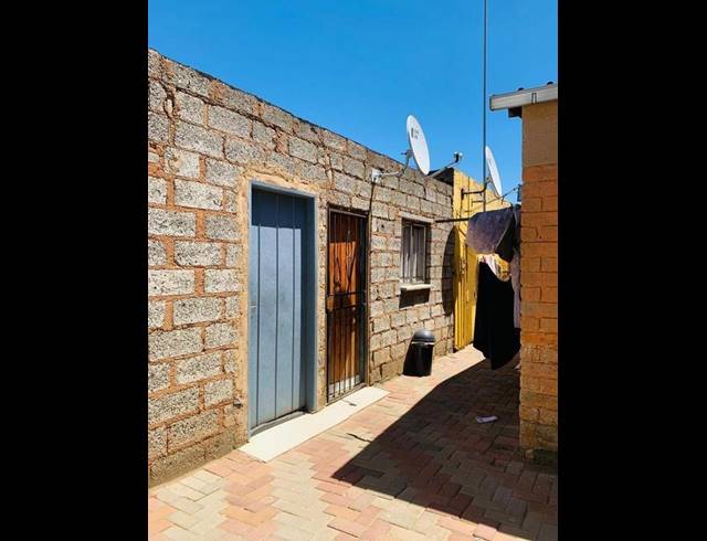 7 BEDROOM HOUSE FOR SALE IN ESSELEN PARK